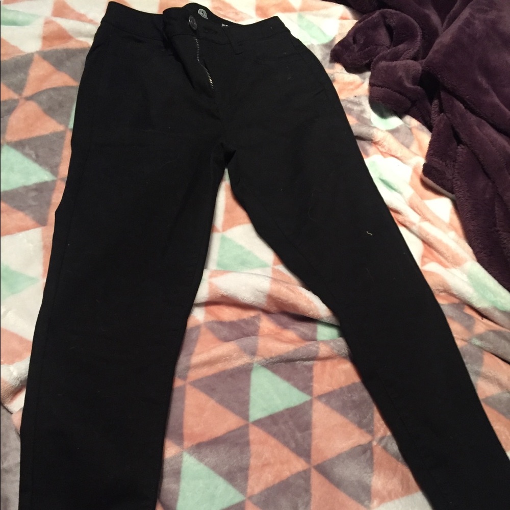 Black high wasted skinny jeans (very stretchy!!)